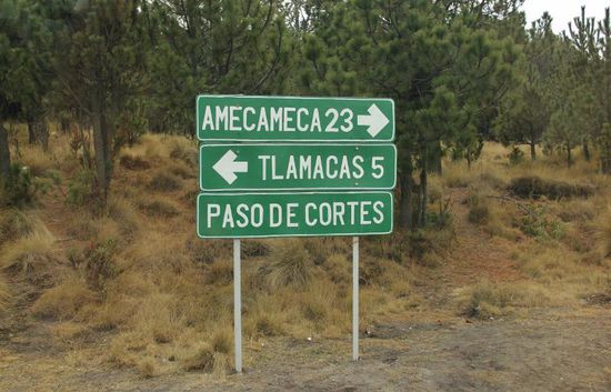 Es ist kalt und windig dazu...; also beschliessen wir, ein neues Ziel zu suchen...; wir fahren nach Tlaxcala...