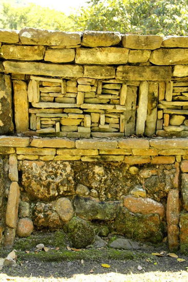 Unglaublich, wie viele Steine hier zusammengetragen wurden...