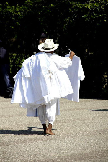 Verkauft wird alles Mögliche an den Verkaufsständen...