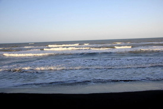 Gegen Abend treffen wir an der Costa Esmeralda ein...