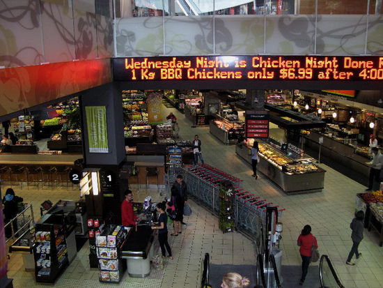 Erstaunlich, was alles angeboten wird...: vor allem sehr viel "Vorgekochtes"... wohl für Eilige und  Singles...