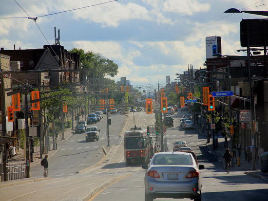 Rund 20 km fahren wir raus aus der Stadt..; Vorsicht ist angesagt...; beim ersten anvisierten CP finden wir eine schmucke Überbauung...