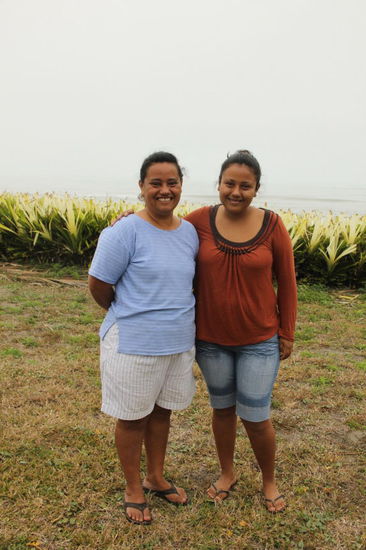 Unsere Gastgeberinnen an der Costa Esmeralda...