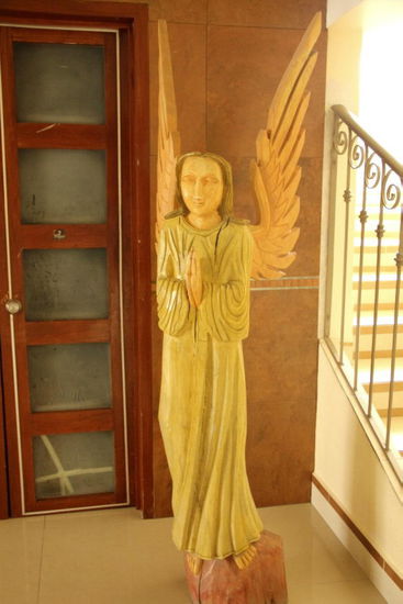 Ob dieser Engel bewusst neben den Lifts aufgestellt wurde - na ja, wir wissen es nicht...; ist mal wieder gut gegangen...