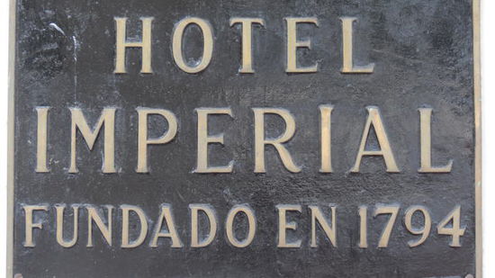 Im Hotel Imperial kehren wir ein...; den Hotelbesitzer haben wir am Vorabend auf dem Parkplatz des EKZ Liverpool kennengelernt...!