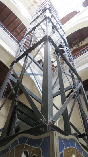 Im Hotel selber bestaunen wir den ersten Lift, der in der Stadt Veracruz eingebaut wurde...