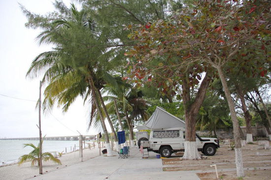 In Isla Aguada finden wir einen gepflegten CP...; auch hier gähnende Leere...! Die US-Amerikaner kommen nicht mehr nach Mexico...; (Anm.: Das Geld der amerikanischen "sun-downers" soll in den USA ausgegeben werden!)