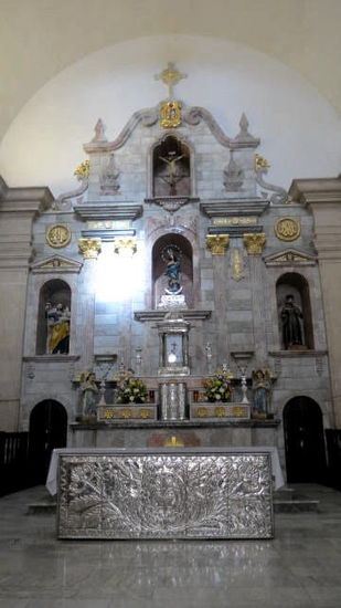 Versilberter Altar...