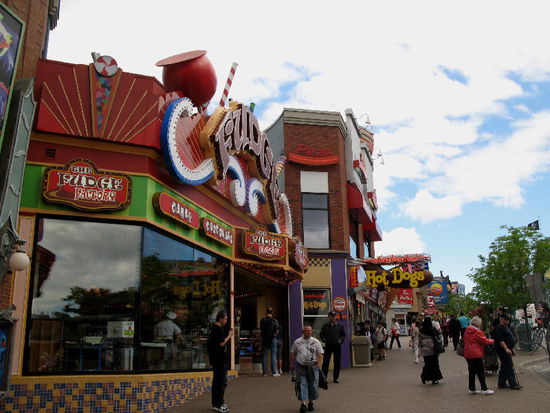 Uns hat's gereicht! nach einer Kaffeelänge und Mail-Check verabschieden wir uns schnellstens...