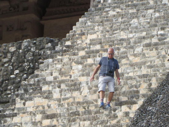 Der vorsichtige Abstieg bei der steilen Treppe...