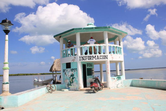 Unser Tipp: Die Tour möglichst um halb sieben in der Früh buchen...; bei unserer Rückfahrt haben sich schon viele Vögel in die kühleren Büsche zurückgezogen...; unbedingt Sonnencreme und Tranksame mitnehmen...