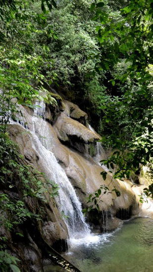 Ein erfrischender Wasserfall überrascht uns...