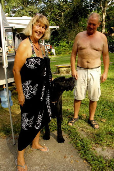 Am andern Morgen verabschieden wir uns von Gisela und Lutz - auch von Ponco...