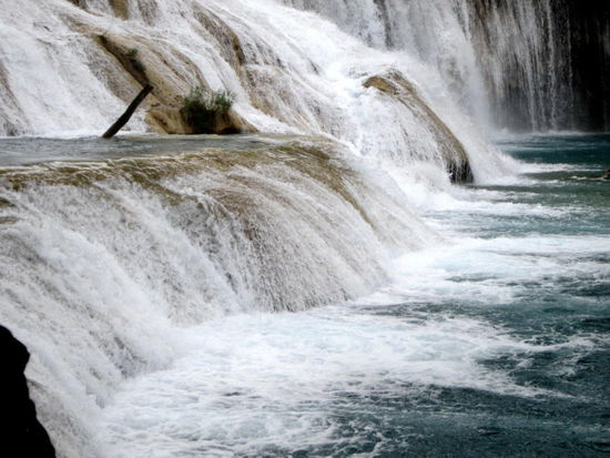 Ein tolles natürliches Wasserspiel, dem man lange Zeit zuschauen könnte...