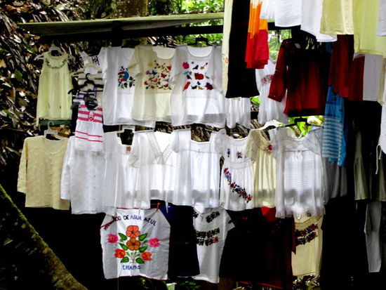 Sehr schöne Stickereien... - mal nur fotografiert...!