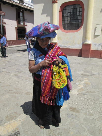 Strassenhändlerinnen in den Gassen von San Cristobal...