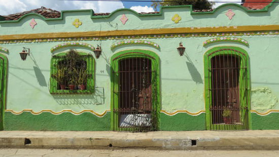 San Cristobal ist eine alte Kolonialstadt und hat sehr schöne Häuser...