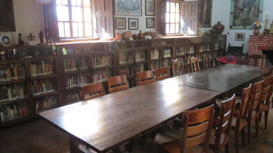Die Bibliothek mit ca. 6000 Bänden...