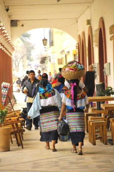 Wir sind etwas zu früh dran und gönnen uns einen feinen Chiapas-Kaffee...