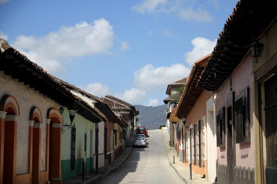 Zeitig verlassen wir die Stadt San Cristobal...