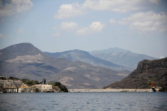Wir sind bei der Chicoasén-Staumauer angelangt... - für Mexico ein wichtiger Energieerzeuger...