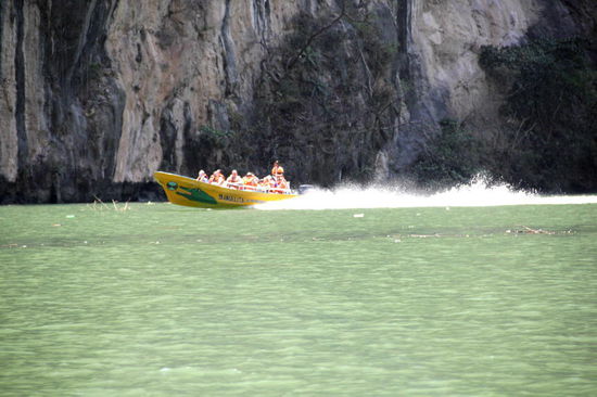 In stiebender Fahrt geht es zurück zum Ausgangspunkt...; in Tuxtla Guttierez finden wir bei einem Hotel einen CP...! Hier treffen wir wiederum auf Rosmary und Bill aus England...