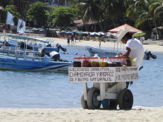 Verhungern oder verdursten gibt es nicht in Mexico...; überall wird irgend etwas feilgeboten...