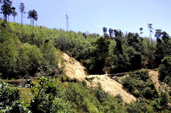 Erdrutschnarben von heftigen Regenfällen...