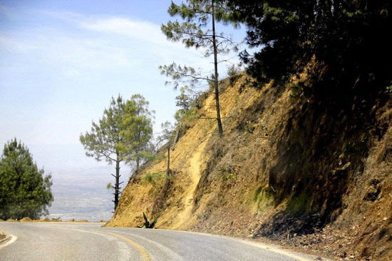 Fazit der ersten 180 km - Kurve an Kurve, mal links, dann rechts, dann...; die Geschwindigkeit von 43 km/h konnten wir in etwa einhalten...