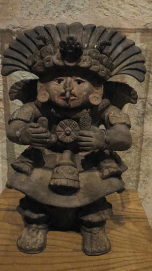 Aus der vorkolonialen Zeit der Zapoteken oder Azteken...
