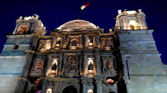 Und schon bricht die Nacht herein...; wir sind uns bewusst, Oaxaca ist eine tolle Stadt, zu sehen gibt es allerhand...; wir kommen wieder...!