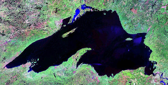 Das Satellitenbild des Lake Superior...; der See ist doppelt so gross wie die Schweiz...!