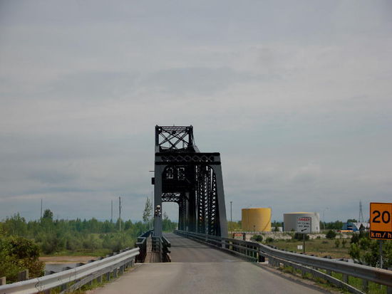 Über diese Brücke verlassen wir die Insel... Gute 330 km fahren wir bis zum Lake superior...