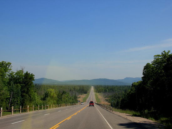 Am andern Morgen geht's zeitig los... dem Lake superior entlang....; und so sieht die Strecke in etwa aus, eher langweilig...