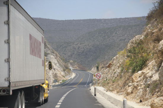 Nein - wir überholen nicht rechts, obwohl das in Mexico gang und gäbe ist...