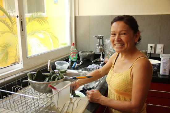 Kurz vor ihrer Abreise sind wir bei Vreni und Maurus zum Schmausen eingeladen...; Thomasa bekocht uns...