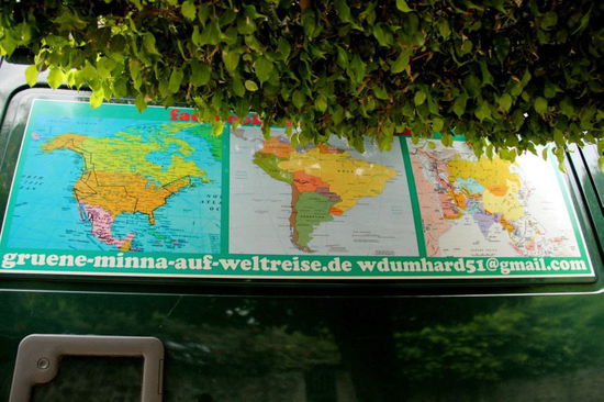 Er ist mit seiner grünen Minna unterwegs...