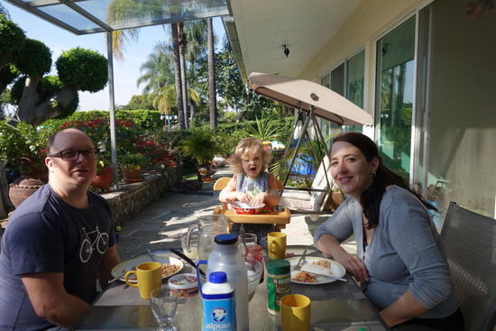 Frühstück am 1. Advent auf der Terrasse bei angenehmen Temperaturen...