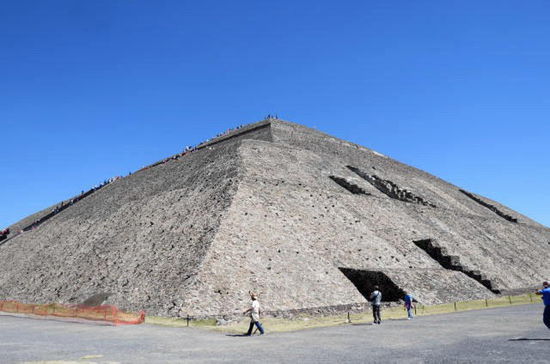 Die Sonnenpyramide von Teotihuacan...