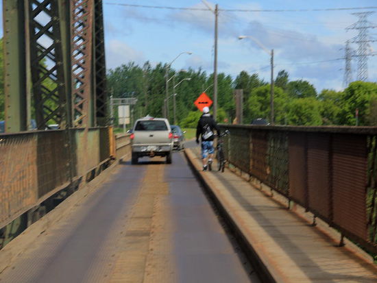 Nicht mehr das neuste Brückenmodell... - oder die Brücke hat auch schon bessere Zeiten erlebt...