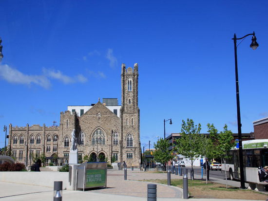 Wir fragen uns durch - zum Fort William...; grosse Plakate hängen überall, ausgeschildert ist der Weg schlecht...