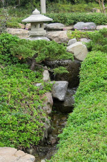 Der hübsch angelegte japanische Garten...