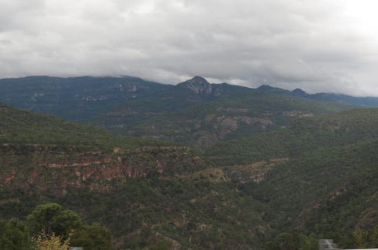 Tiefe Täler erinnern uns an den "Barranca del Cobre"...