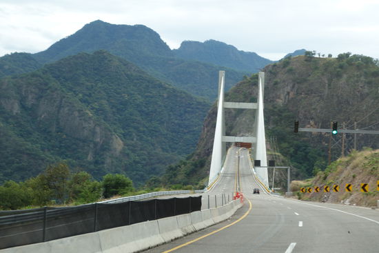 Wir erinnern uns gut - vor 3 Jahren war diese Brücke im Bau, die Schnellstrasse war noch nicht befahrbar...