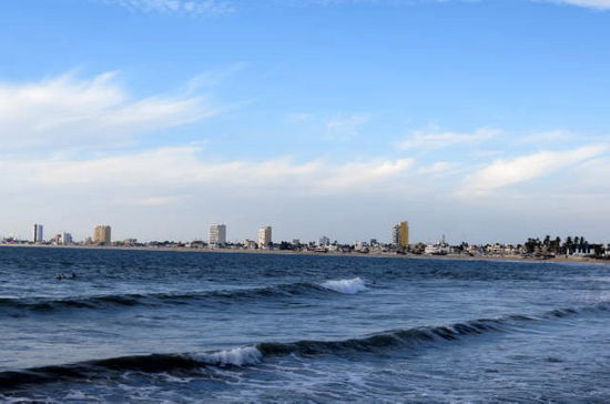 Am Malecon, die Uferpromenade ist gute 10 km lang - bestaunen wir die Zona Hotelera...