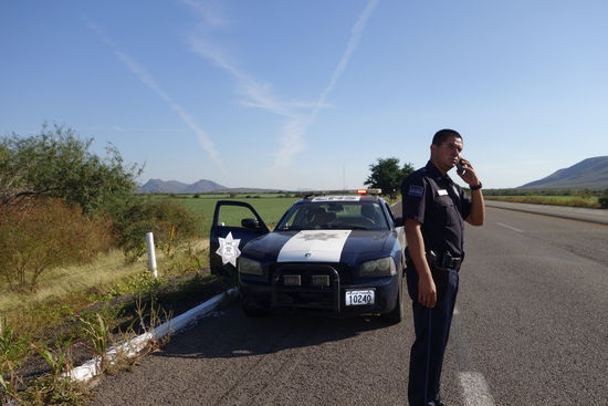 Er ruft nach Verstärkung...