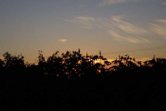Beim Hotel Moro finden wir den Stellplatz! In der Dunkelheit richten wir uns ein, ein kurzer Rückblick über den vergangenen Tag - und 2 Bierchen ersetzen das Nachtessen! War das ein ereignisreicher Tag...
