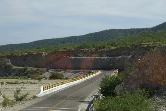 Die letzte Brücke über den Fluss - wir sind in Los Barriles...
