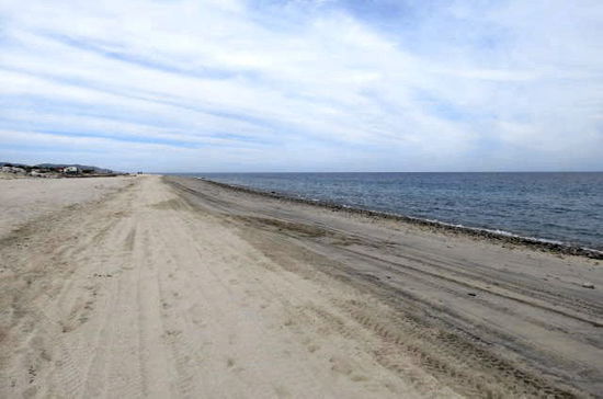 Der fast menschenleere Strand vor dem CP...