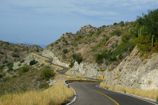 Eine sehr schöne Bergstrecke bietet sich uns zum genussvollen Fahren an...
